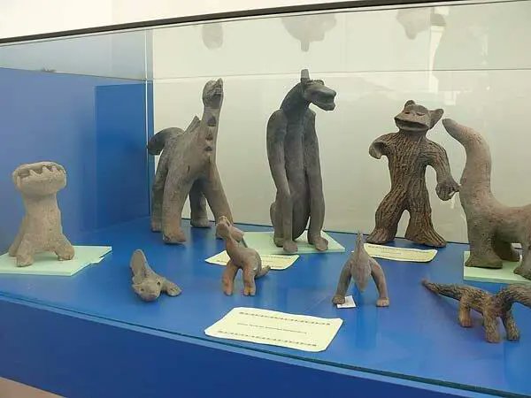 guzmurff's tweet photo. 恐竜土偶  アカンバロ https://t.co/kYOX6OwNFr