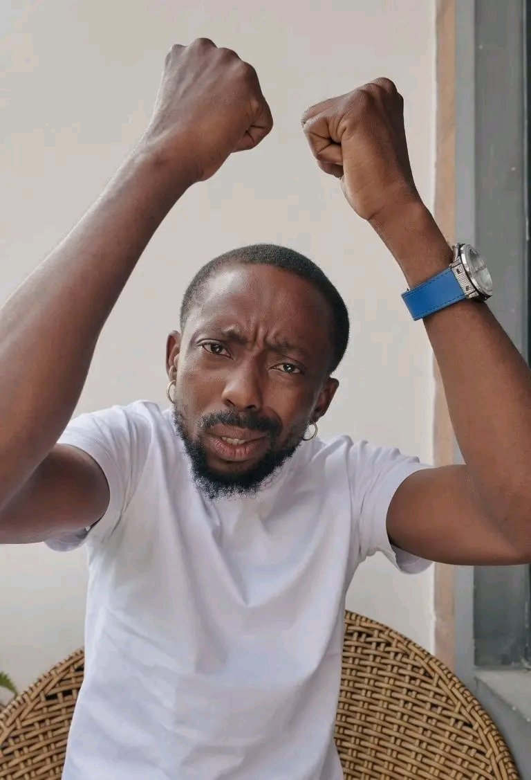 FarmFm9's tweet photo. @cal_mhe_iva With this face wey look like Akamu... https://t.co/gIgjYPFQD7