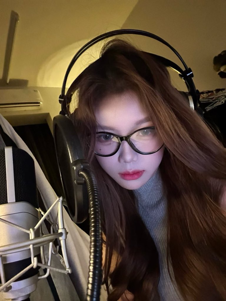 Annsakaaa's tweet photo. 别人过六一都是和男朋友出去当小朋友
我过六一是画好了妆一个人在家宅到现在。
我也想谈恋爱啊啊啊啊啊啊 https://t.co/IPOLsEjPYj