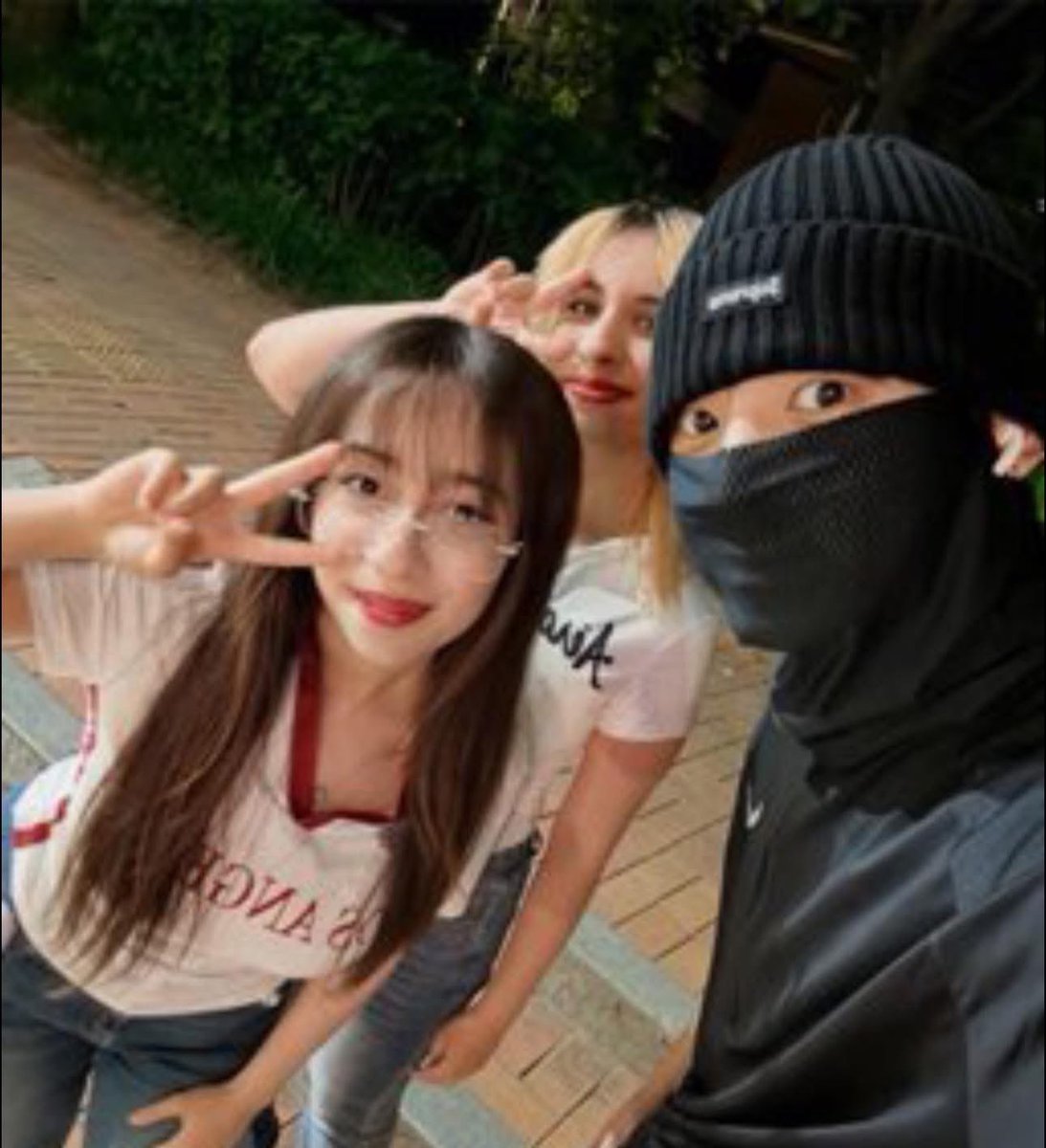 tina • verá a BTS. 💗 tweet media