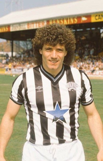 RedHotWorld's tweet photo. In the 1980s when playing for Newcastle Utd, Kevin Keegan was horrified to see the National Front distributing pamphlets from the precincts of St James’ Park. So he told the club's board he would leave the club he loved unless the NF were banned.👍✊

Thanks for everything Kev.🖤 https://t.co/CwG3OttENH