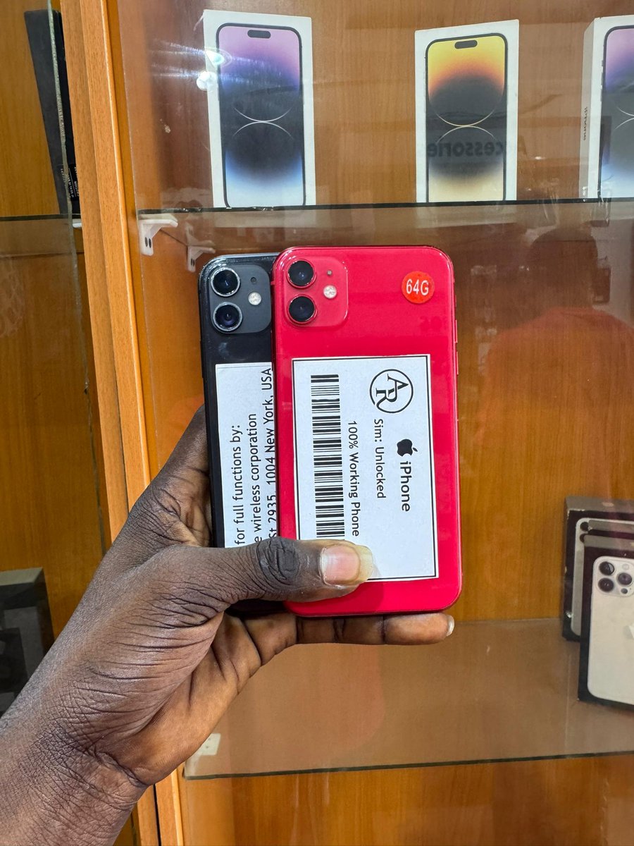 ToMtweeP's tweet photo. 2pcs or IPhone 11 || 64gb ||86%bh @ 230k https://t.co/46YuxZFQf3