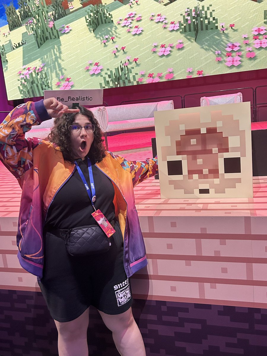 ignBe_Realistic's tweet photo. Finally home after so long traveling <3
I think the jet lag really hit me hard this time around and I'm a bit sad I didn't do all I wanted

but Twitchcon was incredible!! And I ran into SO MANY incredible people and old friends!! Every time someone came up to me it was amazing <3 https://t.co/GXjtQJju1w