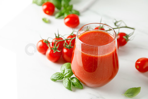 badwagoned's tweet photo. Just tried the new organic cherry tomatoes! Bursting with natural sweetness, juicy, and no weird aftertaste—perfect for salads or snacking. A total win for fresh produce! https://t.co/qvNlhnPq6Y