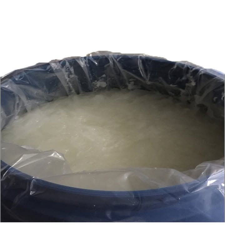camachem's tweet photo. Loading high quality SLES 70% for export 😊 

Many of our customer prefer 170kg Drums = 19.38Tons / 20ft Container but we can also load in 1000kg IBC = 25 Tons / 20 ft container

#chemical #quality #SLES https://t.co/OodVQTsyhB