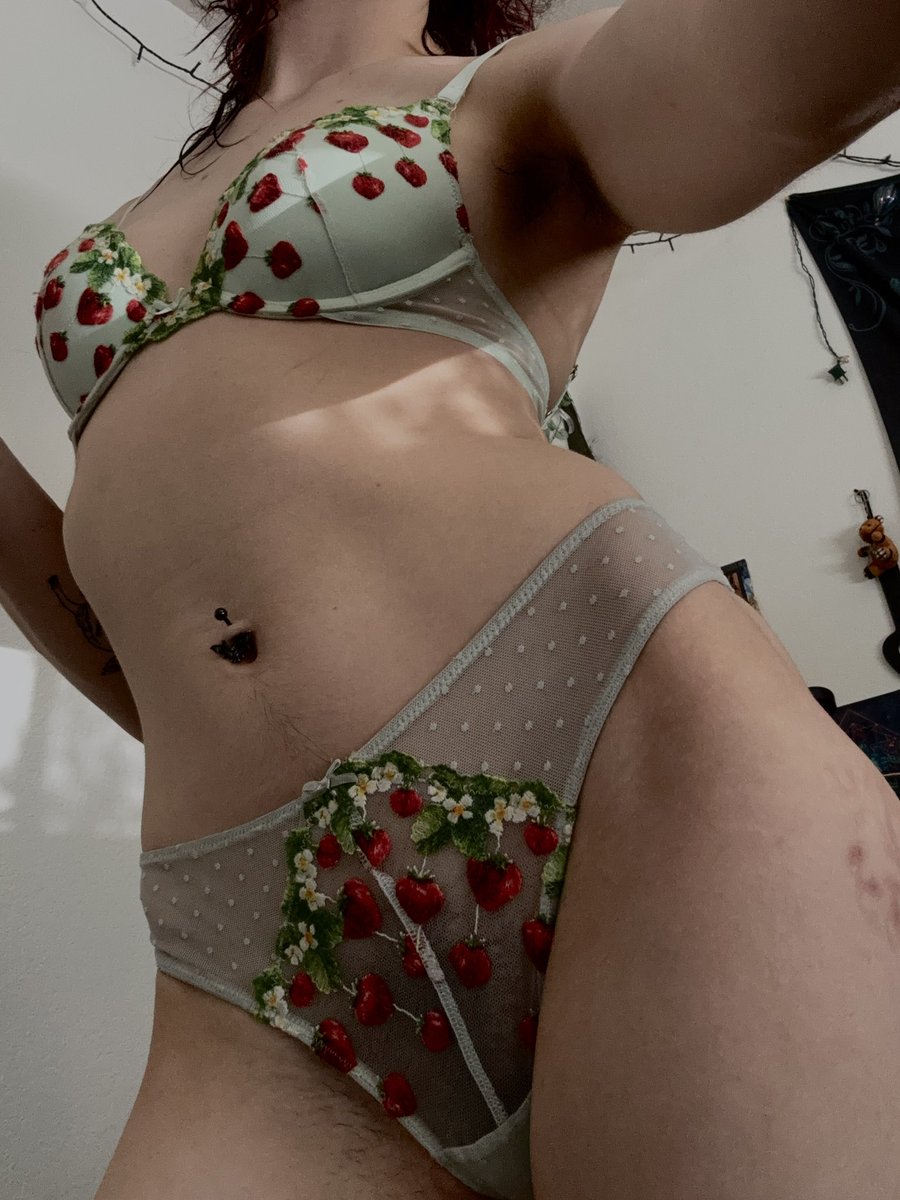 marzaxis's tweet photo. emo girls can like bright colors and silly designs too, heres proof! https://t.co/0q6oIYvtnx