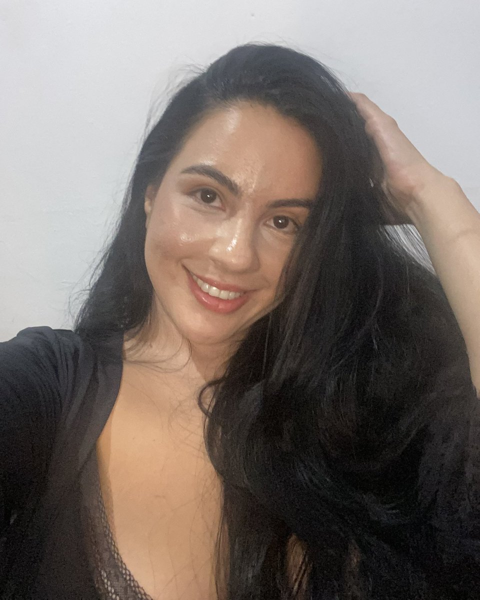 Anabele42911822's tweet photo. Fim de semana foi de descanso por aqui, estar comigo mesma é maravilhoso! 🥹❤️
#fimdesemana #viral #leitura #pipoca #autocuidado https://t.co/xDgYyQXzZy