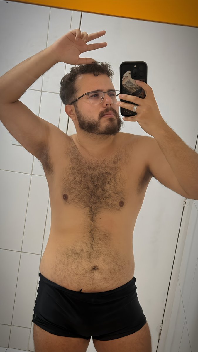 mateuscavendish's tweet photo. Hora de nadar… 

Porra pela primeira vez na vida tou começando a me sentir confortável com meu corpo! 

#gay #bear #peludo https://t.co/i3GBzSNRM4