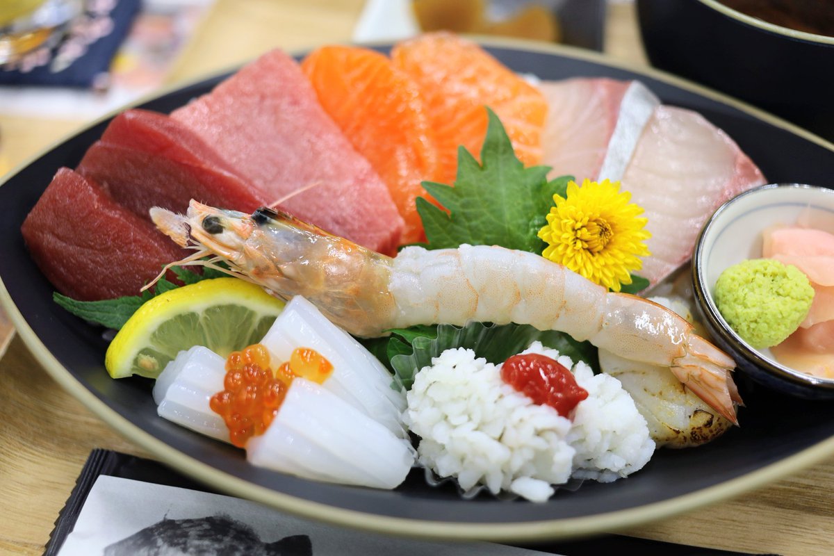 Timam1973's tweet photo. #茨木市 にある、うなぎと海鮮丼のお店 #米と魚たち さんで、こだわりの #海鮮丼 をいただきました。
卸売市場のすぐそばにあり、ネタの鮮度は抜群なので、とても美味しかったです。
土曜・日曜のお昼限定の営業です。
詳しくはHPをご覧下さい。

https://t.co/L2IXcR0Mee https://t.co/b92Hue3mpi
