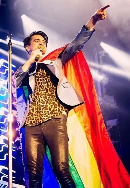 pulling_teethh's tweet photo. day 31, happy pride <33 https://t.co/EwqmEREQfF
