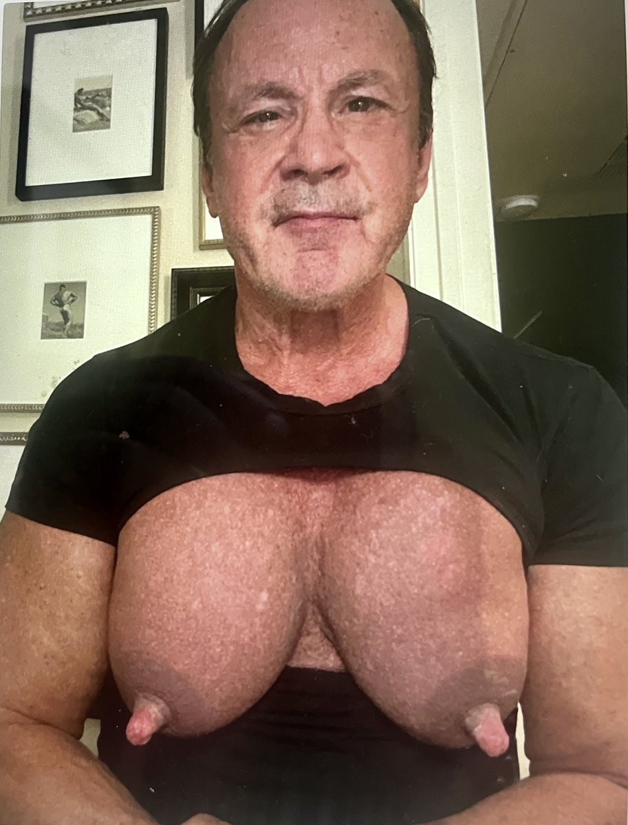 PecGod's tweet photo. Suck My Big Muscle Tits and Nipples https://t.co/XgppkRJ2DZ