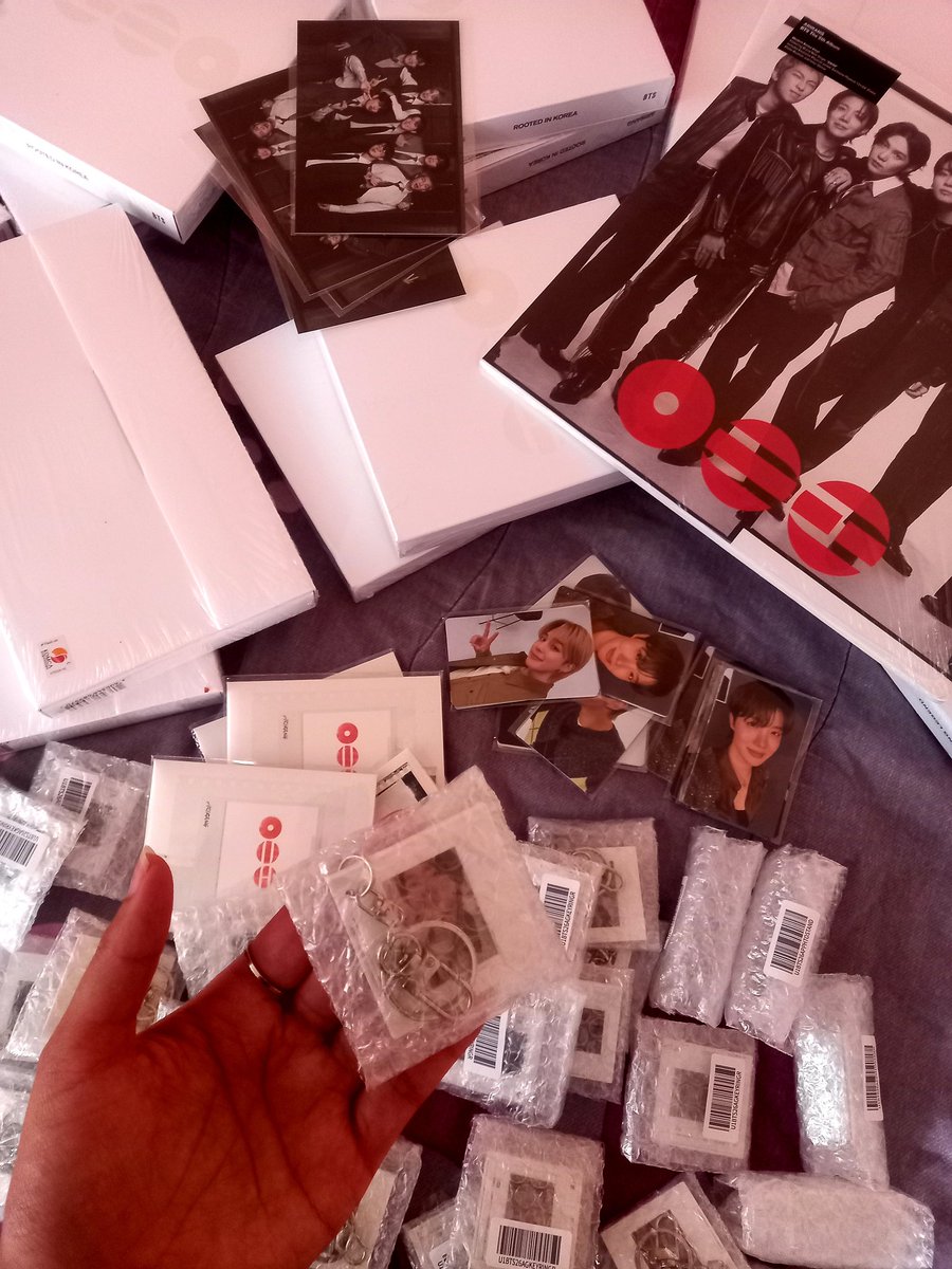 MagicShopBT5's tweet photo. JSJDJDJS GENTE
Ya llegaron los Arirang KR pero-

No es broma lo de las mil inclusiones JAJAJA lit esto es de 3 sets y todavía no abro las demás cajas #UpdateMagicShop https://t.co/E8IQ70ivLa