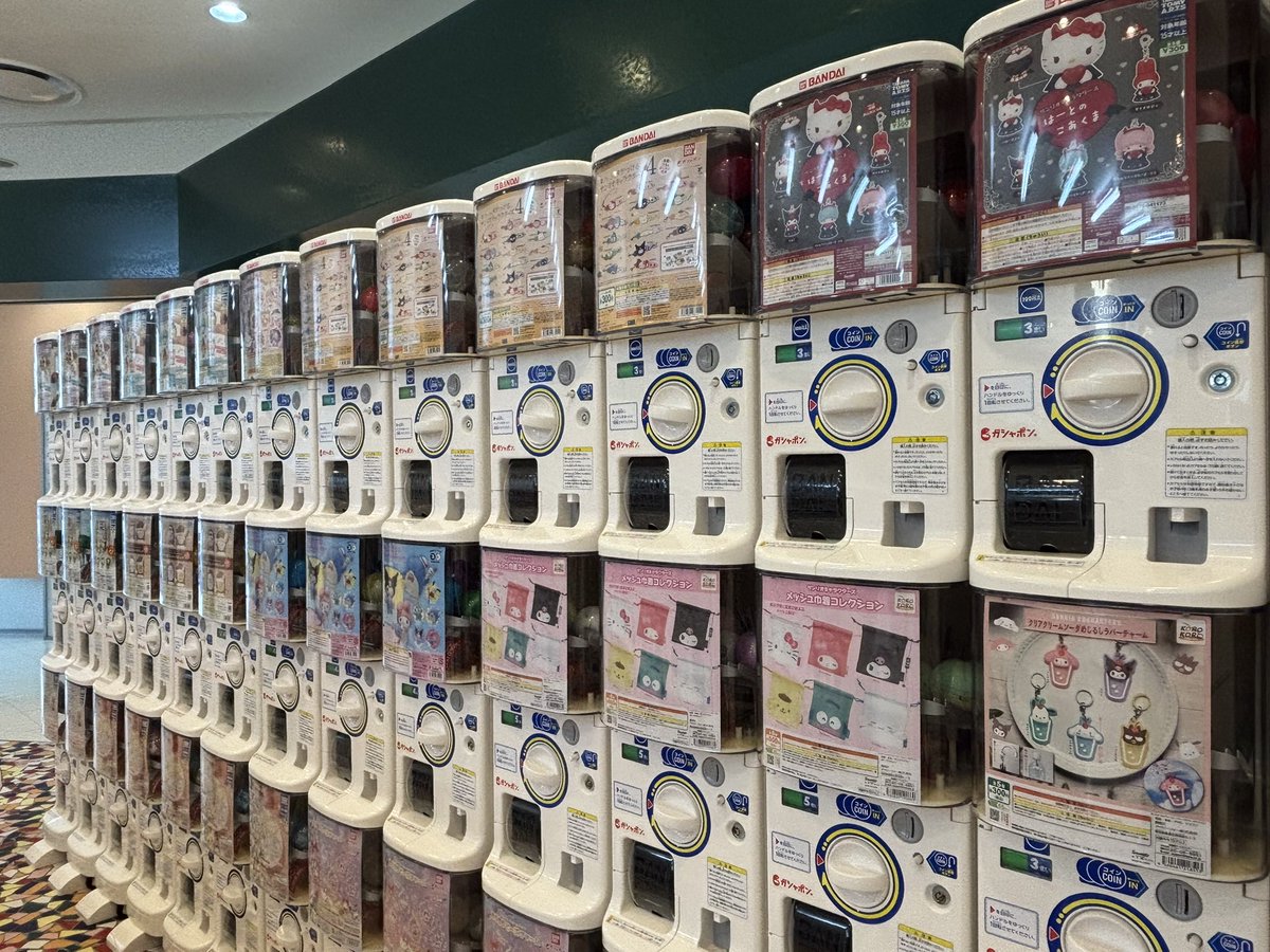 tmesse_official's tweet photo. ／
おはメッセ
＼

今日の静岡市は曇り☁️

先週ペガサートの1階にオープンした
『ガチャかぷ』
もう行きましたか？？

ガチャが店内をぐるりと囲むように
た〜くさん設置されてました◓٩(ˊᗜˋ*)و

先週末はツインメッセの関係施設
[静岡市産学交流センター B-nest]
が入っている6〜7階まで行列が
出来たそう！😳

今日は午後から天気が荒れ模様🌀
帰宅時は気をつけましょうね⚠️

火曜日もよろしくお願いします🙏🏼
#企業公式が毎朝地元の天気を言い合う 
#GachaCap