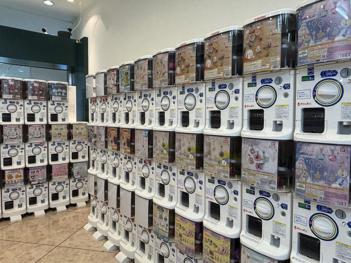 tmesse_official's tweet photo. ／
おはメッセ
＼

今日の静岡市は曇り☁️

先週ペガサートの1階にオープンした
『ガチャかぷ』
もう行きましたか？？

ガチャが店内をぐるりと囲むように
た〜くさん設置されてました◓٩(ˊᗜˋ*)و

先週末はツインメッセの関係施設
[静岡市産学交流センター B-nest]
が入っている6〜7階まで行列が
出来たそう！😳

今日は午後から天気が荒れ模様🌀
帰宅時は気をつけましょうね⚠️

火曜日もよろしくお願いします🙏🏼
#企業公式が毎朝地元の天気を言い合う 
#GachaCap