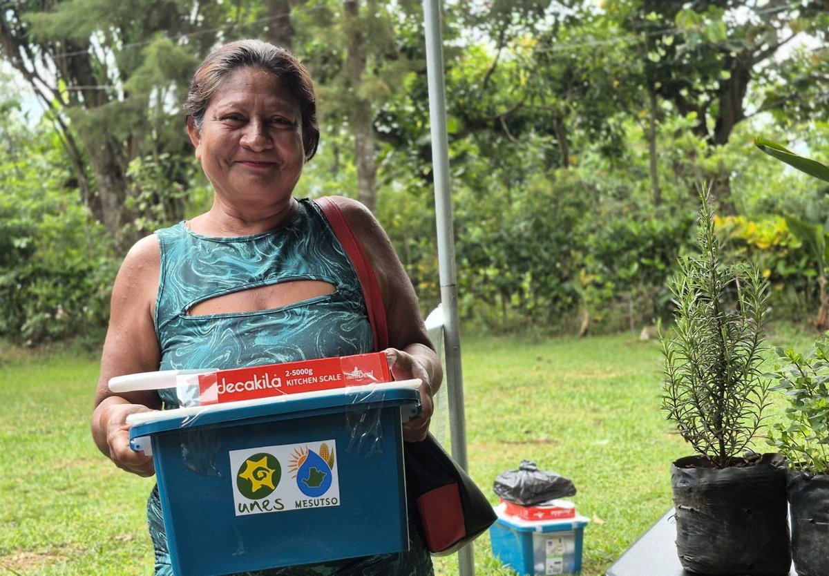 UNES_ElSalvador's tweet photo. Sus iniciativas son de cosmética y medicina natural, joyería ecológica, teñido natural y bordado a mano y artesanía en tule.  💜También nos sentamos para dialogar sobre sus historias, experiencias y sueños. https://t.co/EZTk1SVXwe