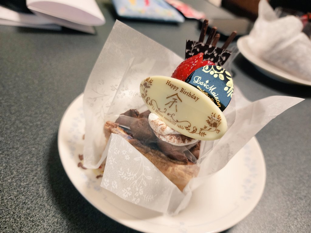 kappe0601's tweet photo. 誕生日前夜祭で彼女が買ってきてくれネームプレート草生える https://t.co/GCqjQ4FDkd