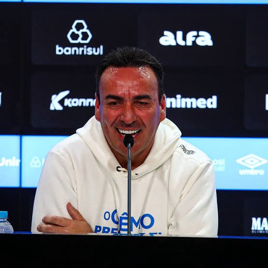 Gremistao1903's tweet photo. 🚨ATENÇÃO! 

Somente hoje conseguimos ter clareza do que sentiu Marcelo Marques. 

Depois de comprar a Gestão da Arena com recursos próprios, abdicar de uma vida discreta e tranquila para assumir a Presidência do Grêmio, simplesmente desistiu de tudo, fechou sua casa em Canoas e se mudou para São Paulo… 

Ele viu e soube de coisa da política do clube que fizeram ele se afastar… hoje começam ficar ainda mais claras.
