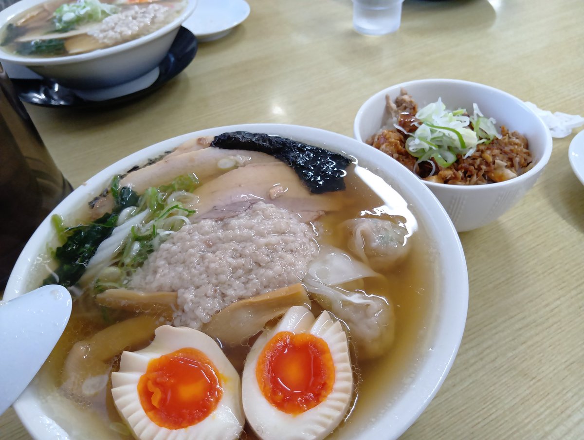 5UdJivExjRGQPEr's tweet photo. おはようございま〜す😙
今朝はジャガイモとニンニクを収穫しましたよ！ジャカもニンニクもボチボチかな！休みの日は又､佐野ラ−メンを食べに前回と同じお店にファミリーで行って来ましたよ！ヤッパリ美味しかった
帰り道はスタバに寄って楽しい１日でしたよ😁
クマが愛してやまないオハギのお尻です https://t.co/zC4bAJ8Nlt