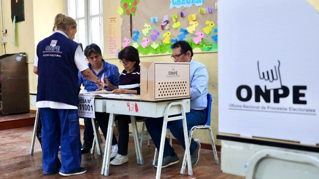 elorwelliano's tweet photo. LA ONPE LO VUELVE HACER
🚨 ÚLTIMA HORA: ONPE reubica locales de votación en siete distritos de Lima para la segunda vuelta. 

Modifica los locales de sufragio en Miraflores, Jesús María, Lince, San Juan de Lurigancho, El Agustino, Surquillo y Magdalena del Mar de cara a las elecciones del próximo 7 de junio. 

Te recomendamos verificar con anticipación tu nuevo lugar de votación para evitar sorpresas: https://t.co/0CkfYf7W4J