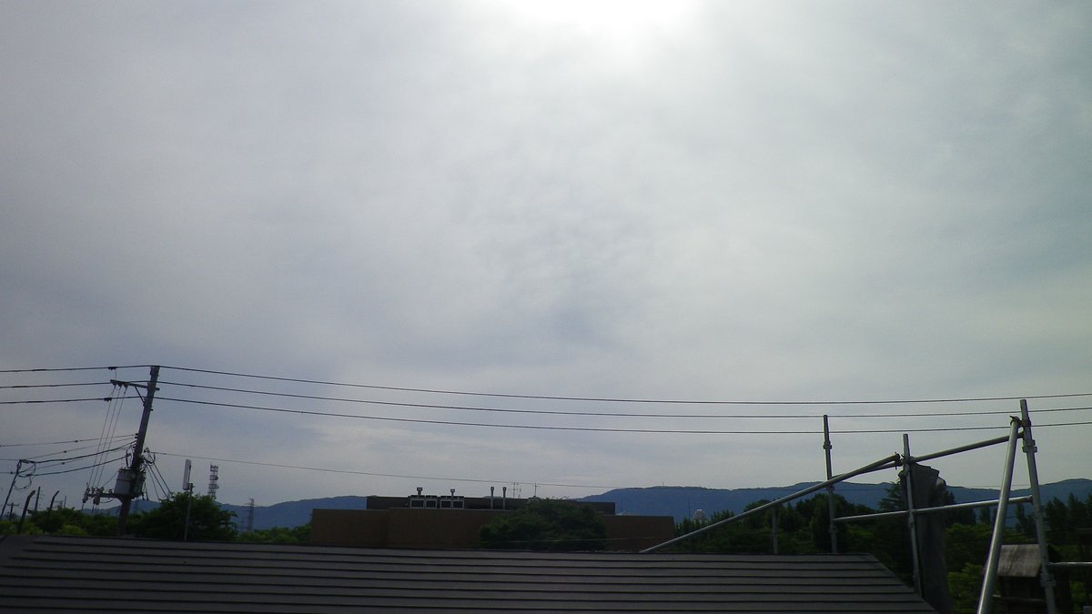 oi21com's tweet photo. #長岡市の空模様
学校町1:02日(火)。学校講義3回目。ボリュームが多くてやや駆け足になってしまうが出来るだけ丁寧にしたい。 https://t.co/1iM5eMJCy9 の長岡の時間予報は6時から 曇り/曇り/曇り/曇り/曇り/曇り/曇り 予想気温19から29℃。写真は08:05東側窓の外。 https://t.co/KmuxVOs6yO