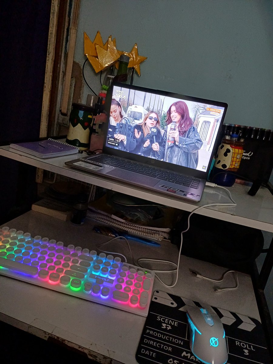 martutv_'s tweet photo. despues d un día larguísimo un poco d #dqt ♡♡ https://t.co/hl6yf45LKS