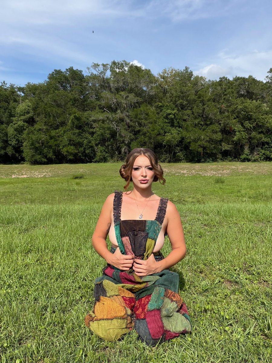 DPTv69's tweet photo. They said ‘touch grass’ 
🤷🏼‍♀️ Welp 💁🏼‍♀️ Here you go https://t.co/U68BB2T3OC