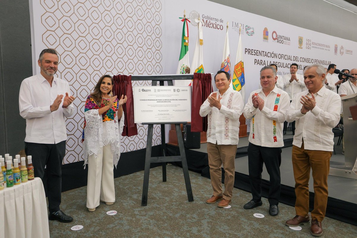 JLavalleMaury's tweet photo. ¡Buenas noticias para la Península! 

En representación de nuestra gobernadora @LaydaSansores, participamos en la integración del Consejo Peninsular para la Regulación del Chile Habanero, junto al gobernador de Yucatán, @huachodiazmena, y la gobernadora de Quintana Roo, @MaraLezama.
Agradecemos al Doctor Santiago Nieto y al equipo del #IMPI por su acompañamiento en este proceso que fortalece uno de los productos más emblemáticos del sureste mexicano.

Este importante avance fortalecerá la certificación, protección y denominación de origen del chile habanero de la Península de Yucatán, impulsando nuevas oportunidades de comercialización y exportación para las y los productores de #Campeche, #Yucatán y #QuintanaRoo.