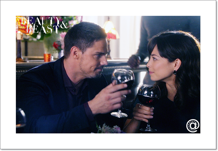 MariaBatb's tweet photo. 1:25 Muchas felicidades @Msolsun y @SraFlagg.
Vincent y Catherine también brindan por ti. 
Pásalo muy bien en tu cumple 🎂🥳🎉🍾
@BatB https://t.co/krLnHGnnZa