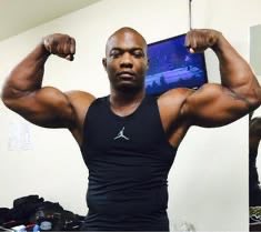 RWilliamsKow's tweet photo. Guns out!! https://t.co/kh4AKhQsRf