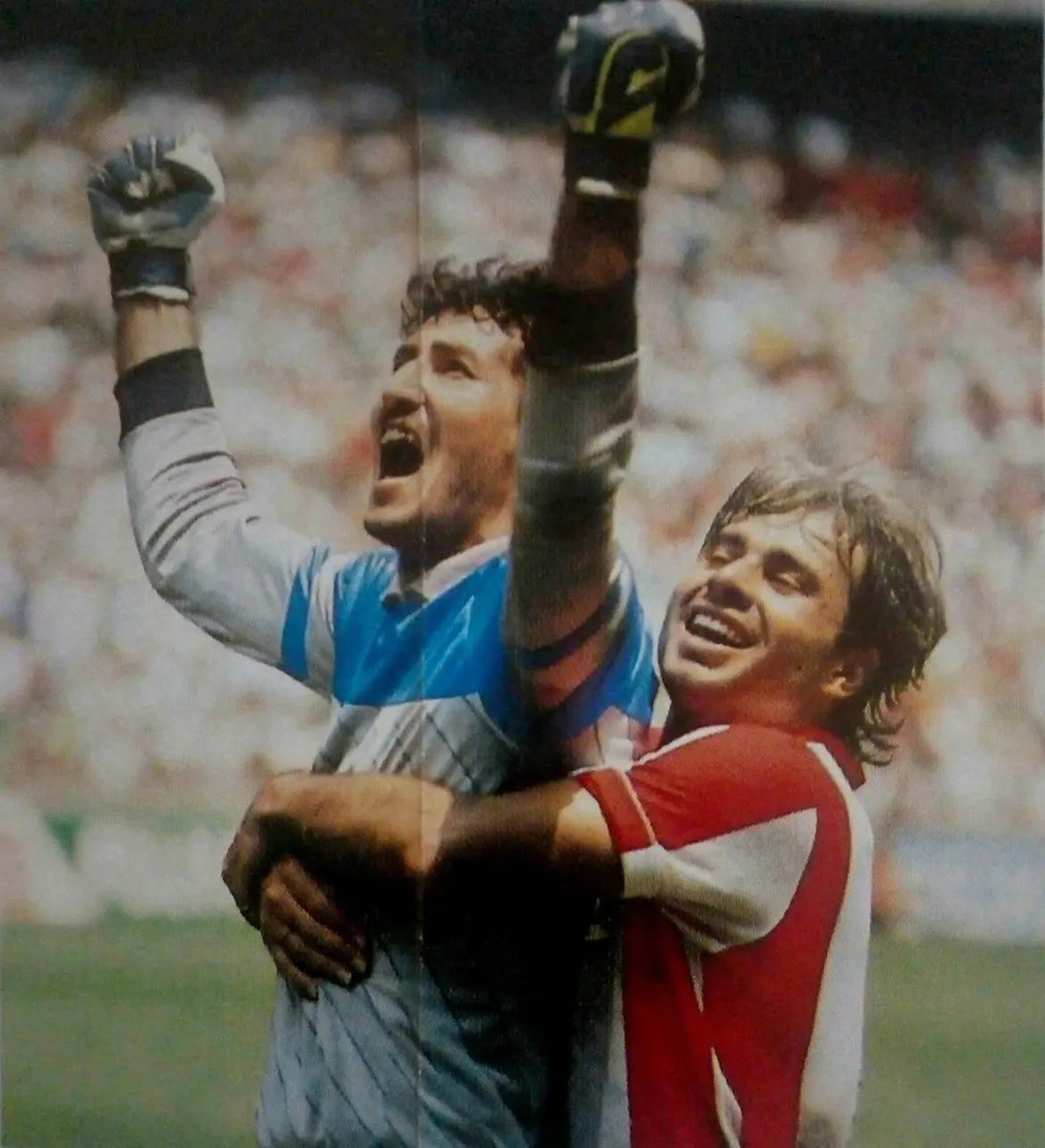 DGalarza_1's tweet photo. Padre e hijos en una copa del mundo 🇵🇾: 

Roberto “gato” Fernández 1986 
Roberto “gatito” Fernández 2026 

Aldo Bobadilla - 2006 
Damián Bobadilla - 2026 https://t.co/xFVN2puKNO