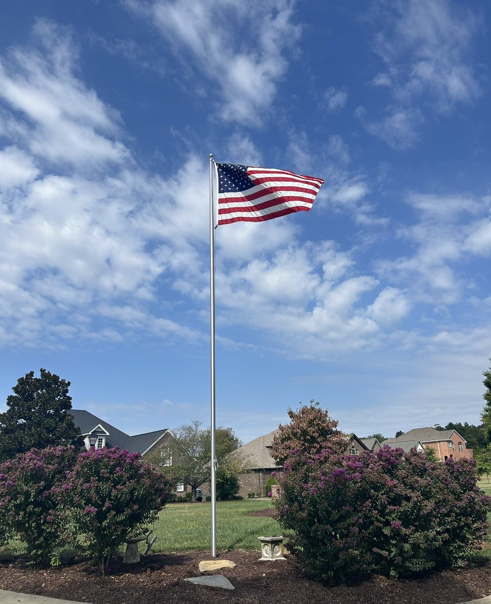 LAB019's tweet photo. @GuntherEagleman Our flag!! ❤️🇺🇸🇺🇸🇺🇸❤️ https://t.co/Jj7uX7mey5