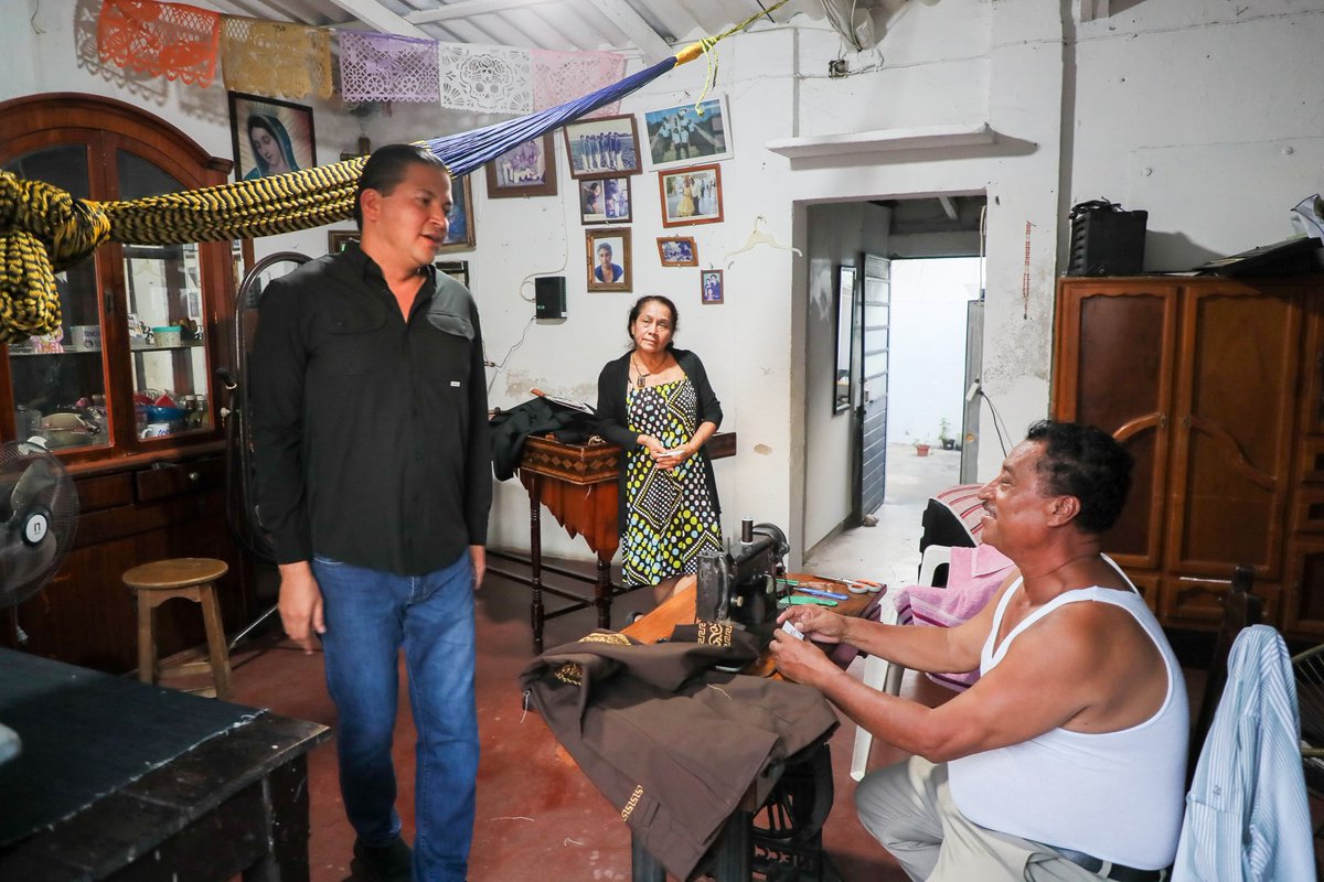 JORGEBRACA's tweet photo. En la Colonia Tamulté de las Barrancas, perteneciente al municipio de Centro, saludando casa por casa y escuchando de cerca a las y los vecinos.

El trabajo en territorio se mantiene en constante movimiento, con las mismas ganas, la misma energía y el mismo compromiso de seguir https://t.co/3ooiW6Iep0