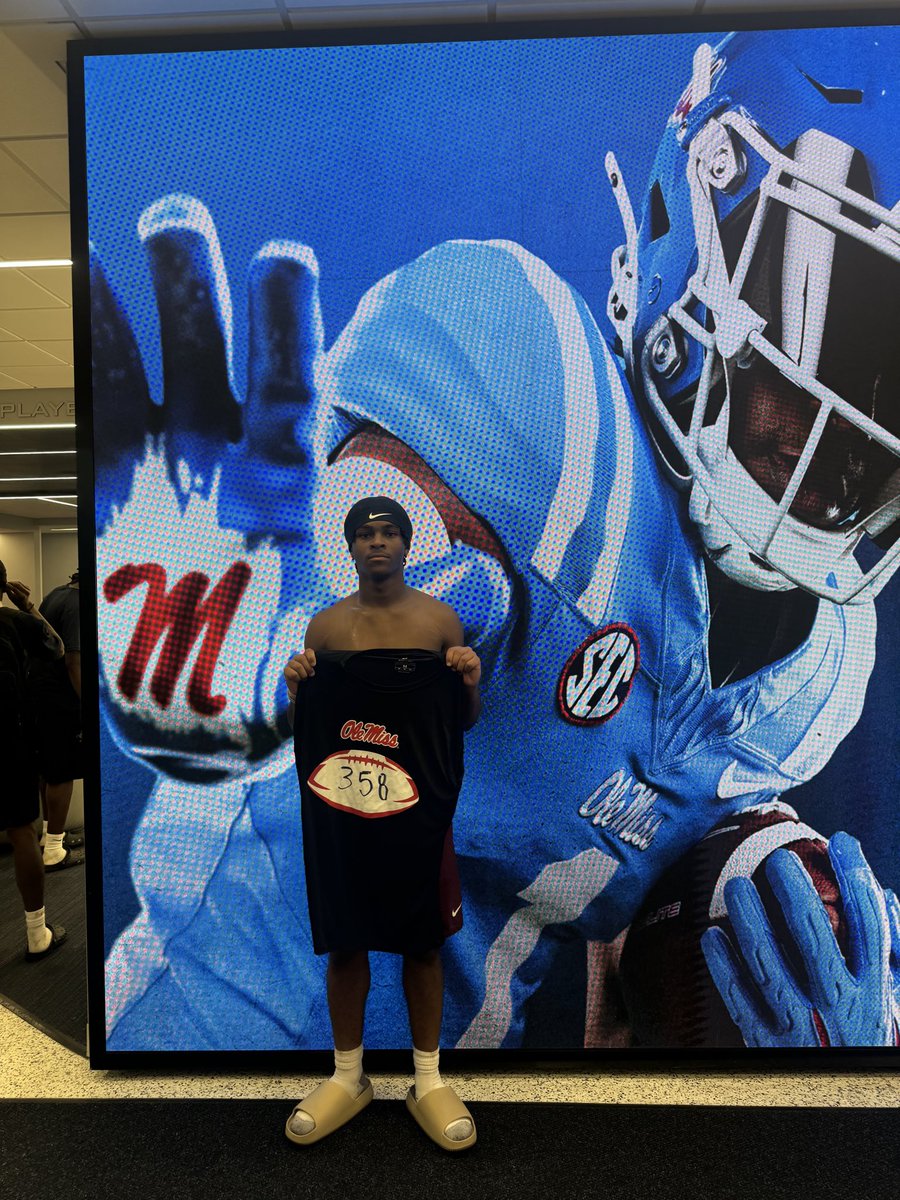 ZekeJoy71053's tweet photo. Blessed to be able to show out at both the Memphis mega camp and also the Ole Miss Sunday Night Lights camp. Always looking for as much work as possible. @Coach_CHampton @johnvarlas @CoachWadu @jerms3_ @247recruiting @coachsauce__ @KhalilMoore03 https://t.co/GfdUyCA5wK