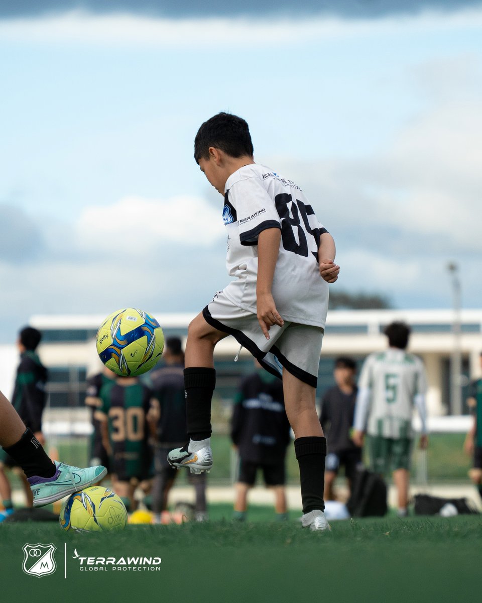 MFCAcademia's tweet photo. 🏟️💙 En la Sede Calle 80 formamos a los futuros Embajadores ⚽🔥

Entrena junto a nuestros profesionales, desarrolla tu talento y vive una experiencia única dentro y fuera de la cancha Ⓜ️🏆

📲 Más información en https://t.co/rqglNDXfgK https://t.co/MEydFyBPp1