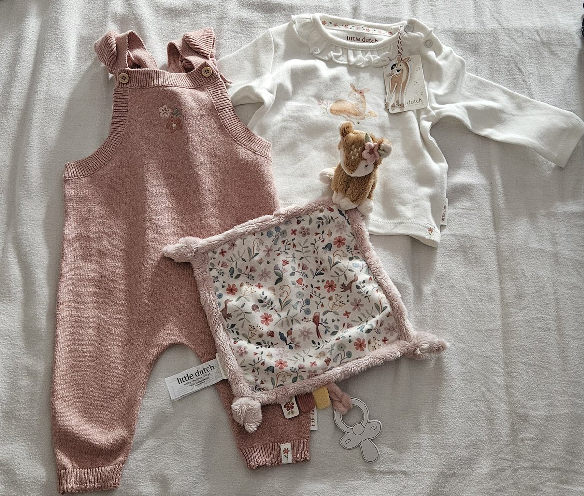 VMa1608's tweet photo. I think I'm absolutly in love with this "Little Dutch" designs 🥹😍

Maybe tiny honey already wants this 🤭 (and now we have a "Netherland Wow" 😂). https://t.co/V6fryMCm2N