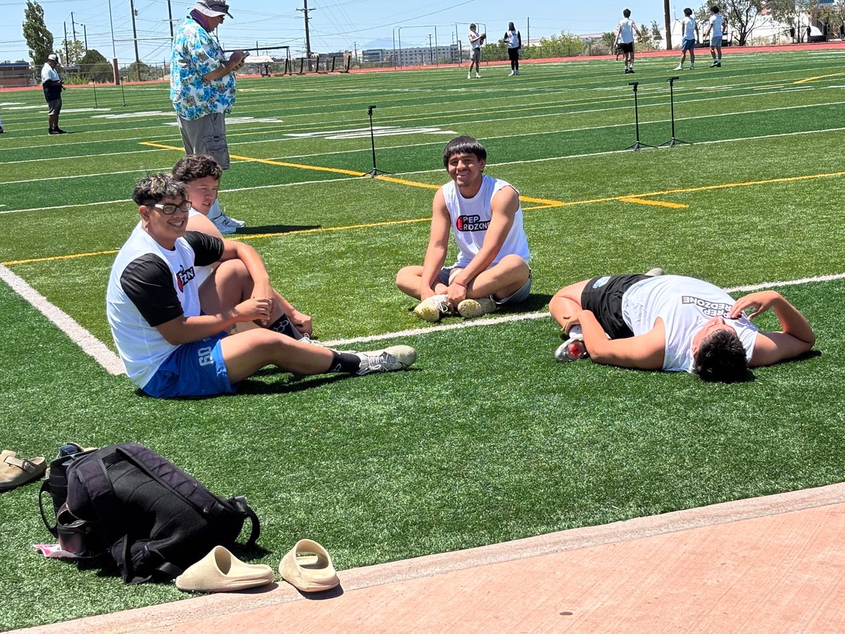AlessioCisneros's tweet photo. Great day at PRZ exposure camp with my dawgs
@PrepRedzoneNM @mjlopezdawgs @LCHSFOOTBALL https://t.co/UvGR84J3dB