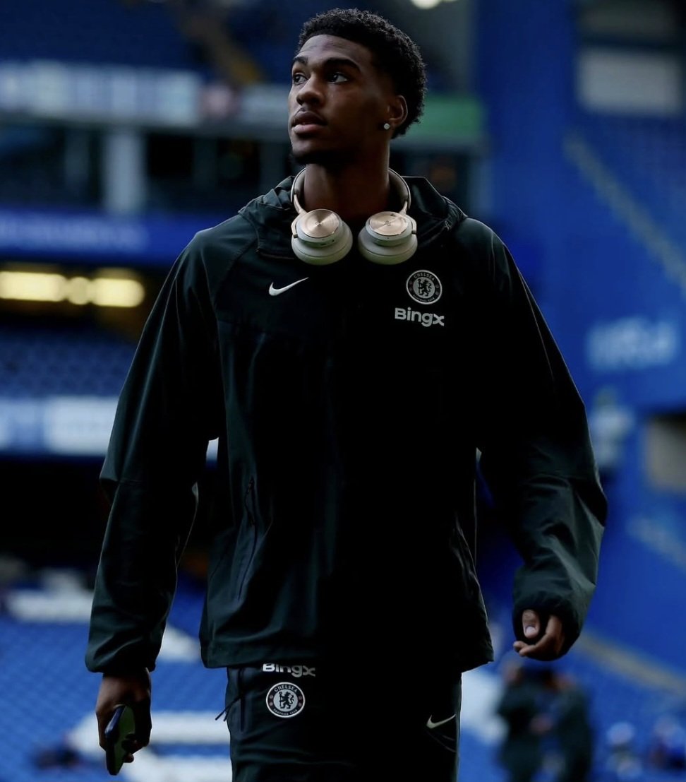TheBlueDodger's tweet photo. 🚨 Chelsea are adamant Josh Acheampong will be part of Xabi Alsonso’s first-team squad for pre-season. 

(@Matt_Law_DT) #CFC https://t.co/BnLC7zvlBr
