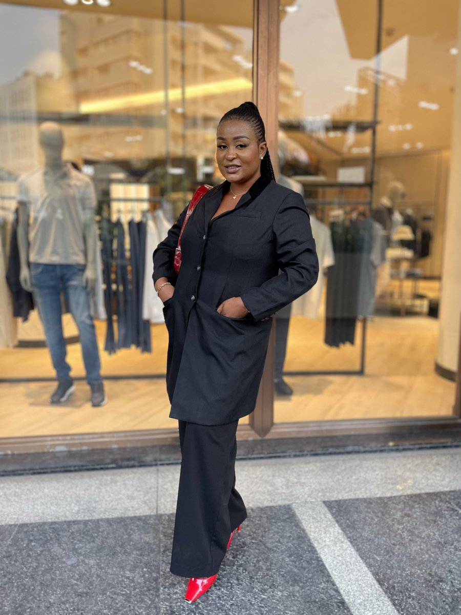 mukanta95's tweet photo. https://t.co/DaTR7w6pxO
Femme ta place ne se demande pas elle se prend.impose toi,parle fort et ose
Ta vie ne change que quand tu refuses de te faire petite @leParrainRDC @chauffeur243 https://t.co/hyGyHvDJhC