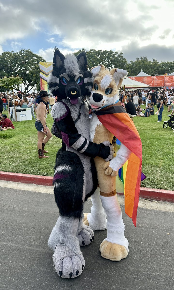 ReefRuff's tweet photo. Happy fruit month!!

🐺💕🐶 https://t.co/GBGpL3uyGU