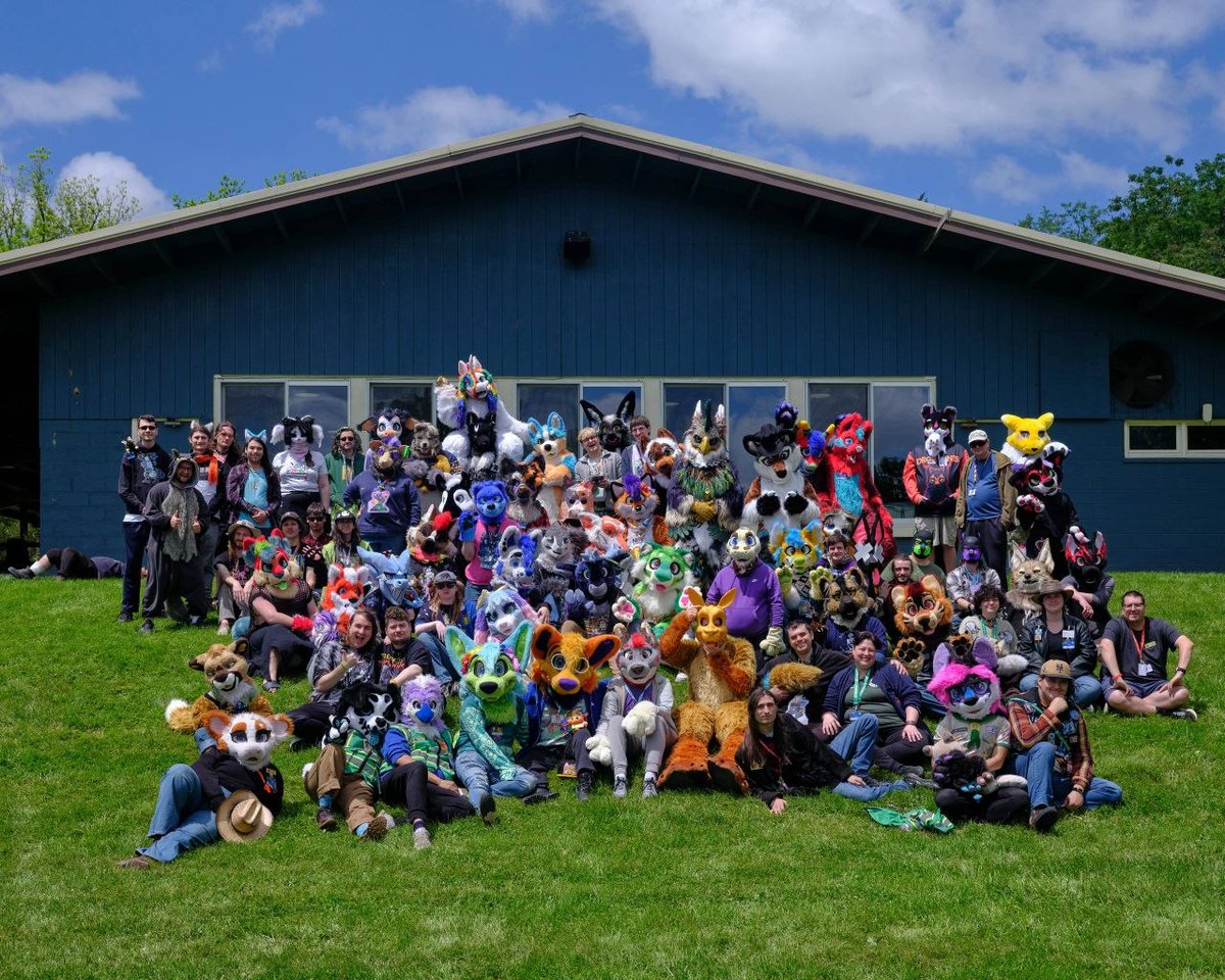 TehRandomFox's tweet photo. Had an overall great time this weekend at FLAW! It was nice to larp as a fox in the lovely countryside for a bit (even if I was absolutely freezing every night qwq) https://t.co/Gx7cxnG2fV