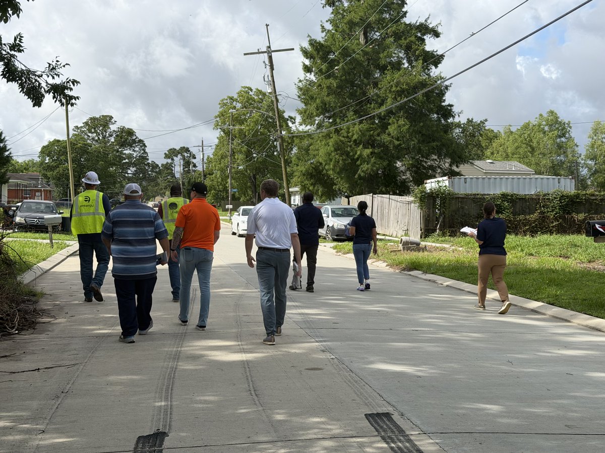 EntergyNOLA's tweet photo. #ICYMI 
Entergy New Orleans crews joined customer service managers and Energy Smart representatives for a community walk down in Council District E to proactively identify infrastructure needs ahead of hurricane season.🌀

Crews identified seven locations for preventative maintenance, including replacing cross arms and completing minor repairs to help reduce outages and improve reliability for customers.

https://t.co/oA0XLwPSwi