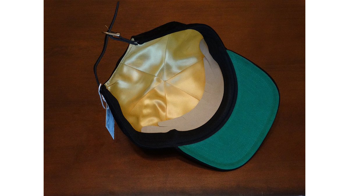 1Serve2Survive's tweet photo. Genuine Calf suede 
22 momme Charmeuse Silk lining
Gold plated hardware

These could go for $100 easily https://t.co/jroxDnc2HU