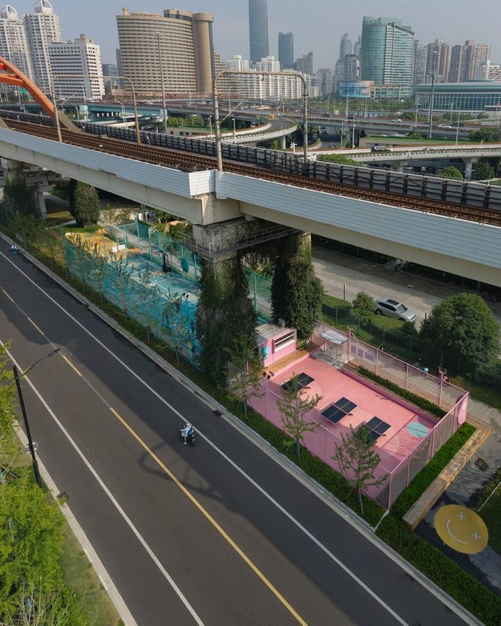 AndrsTrece's tweet photo. Tan bonito todo lo que se puede construir bajo un tramo de metro.
...cuando no está encima de un BRT.
Técnica ésta. https://t.co/bcjJE6Cd1o
