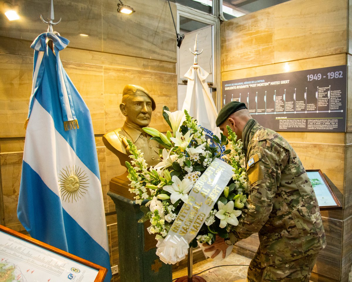 ARGENTINAIGN's tweet photo. 🏅 Su heroísmo fue reconocido con la máxima condecoración militar: “La Nación Argentina al Heroico Valor en Combate”. https://t.co/lEo3AmFFnA