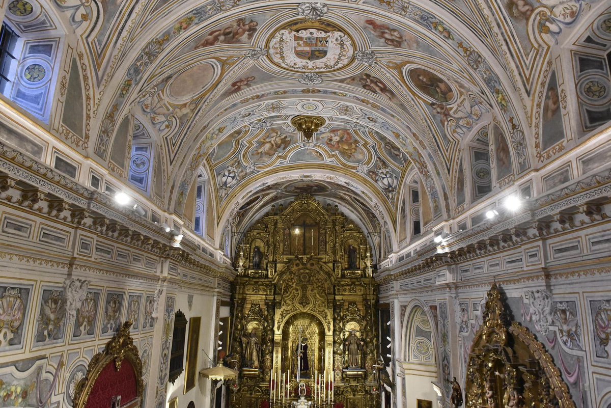 NachoSVQ's tweet photo. @HdadBuenFin @BandaCenturia @BandalasNieves @pasionensevilla @LaPasion7TV @ArtesacroT @elllamadorcsr @EstandartedeSev Podrían centrarse en recuperar poco a poco las pinturas murales de la iglesia como hicieron con un impresionante resultado en San Antonio Abad https://t.co/q4bSOKnC8C