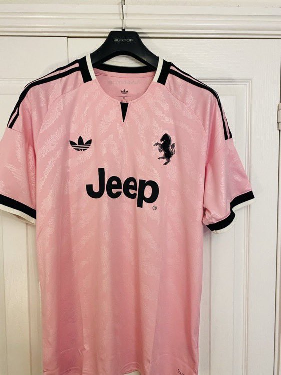 juvenewslive's tweet photo. The Juventus away kit 2026/27. 🔥👌

[@fgfmurray ] https://t.co/m68Xr3KlHA