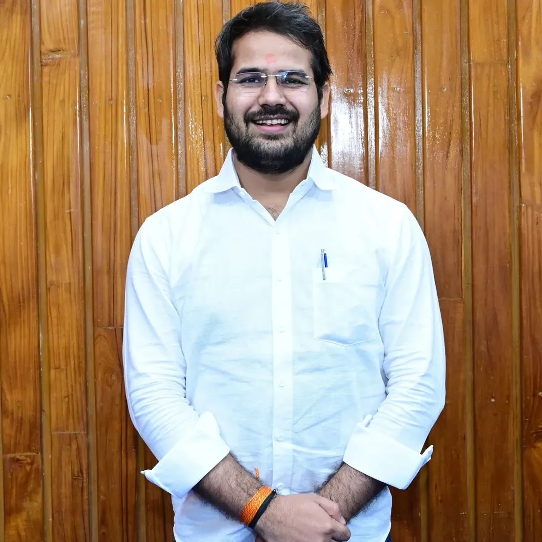 NarpatRajBarmer's tweet photo. ABVP - केंद्रीय सचिवालय सचिव भाईसाहब श्री देवानंद जी त्यागी को पूर्णकालिक जीवन से अपने पारिवारिक जीवन में लौटने पर आगामी जीवन की बधाई और शुभकामनाएँ। 
दायित्व बदलते हैं, लेकिन साथ बिताए गए पल और संगठन के लिए किया गया आपका समर्पण अमर रहेगा! @iDevTyagi @ABVPVoice https://t.co/uQYtOhqALM