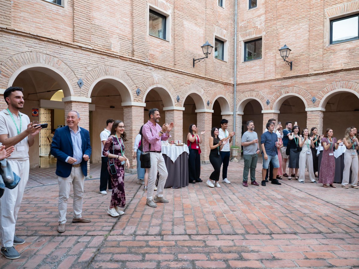 contracancerINV's tweet photo. 💚 La investigación también es apoyar el talento y crear comunidad

En #EJIC2026, jóvenes investigadores en cáncer comparten conocimiento, experiencias y nuevas perspectivas en una etapa clave de su carrera

Las conexiones que se crean hoy pueden impulsar los avances de mañana https://t.co/rYj225ucGL