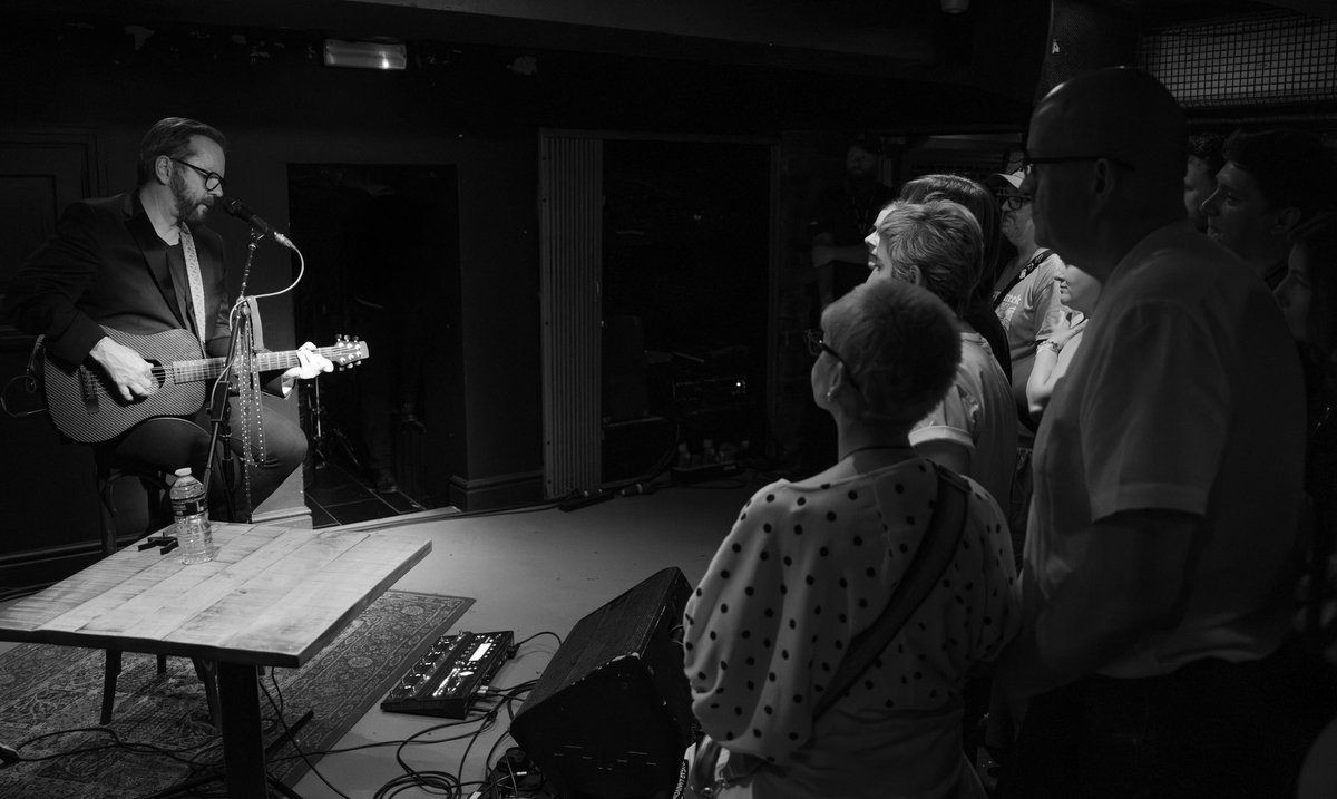 BoweryPhoto's tweet photo. Up close and personal at The Jacaranda, Liverpool — Kiefer Sutherland performing tracks from his new album Grey in an intimate setting that felt more like a conversation than a concert. 🎸

#boweryphotography #kiefersutherland 
#photographer 
#liverpool 
#acousticset
#livemusic https://t.co/hPYFuG1F3g