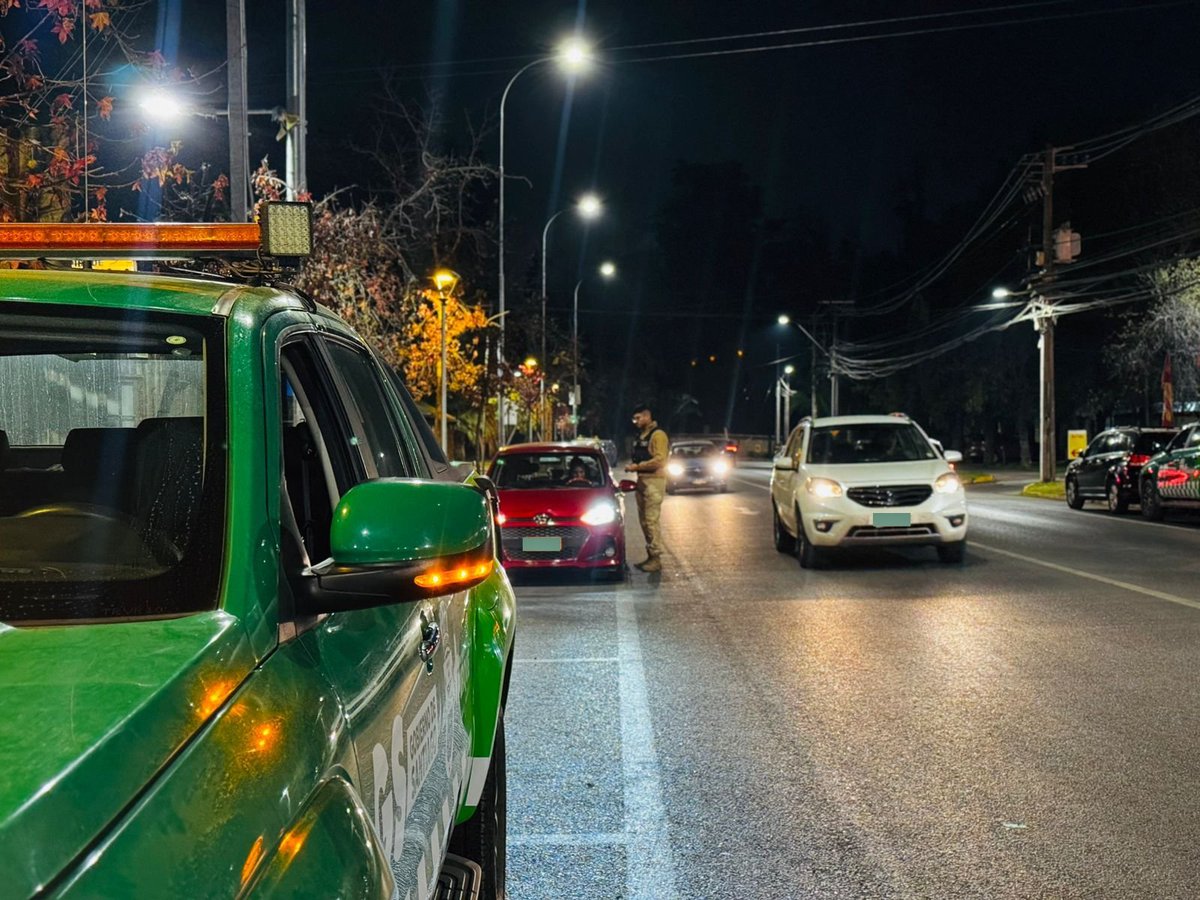 Mpirque's tweet photo. Más de 200 fiscalizaciones se realizaron durante una nueva ronda nocturna junto a Carabineros de la 65ª Comisaría de Pirque y nuestro equipo de Seguridad Pública.

Seguimos trabajando por la seguridad y tranquilidad de nuestros vecinos y vecinas. https://t.co/3lMuGWgilN